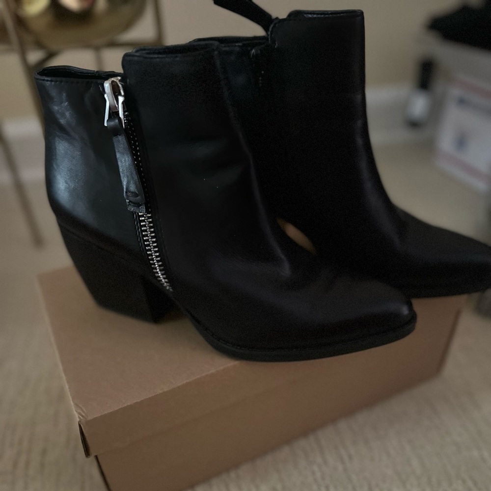 Ankle boots